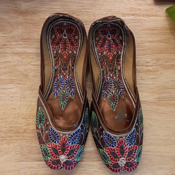 Embroidered Jutti - Picture 9 of 9